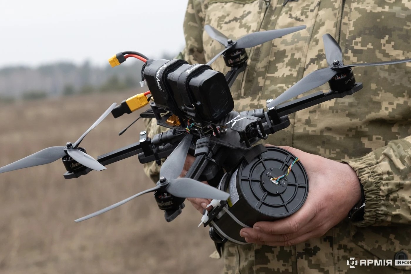 FPV-дрон на оптоволокні: котушка, канал керування та межі дальності